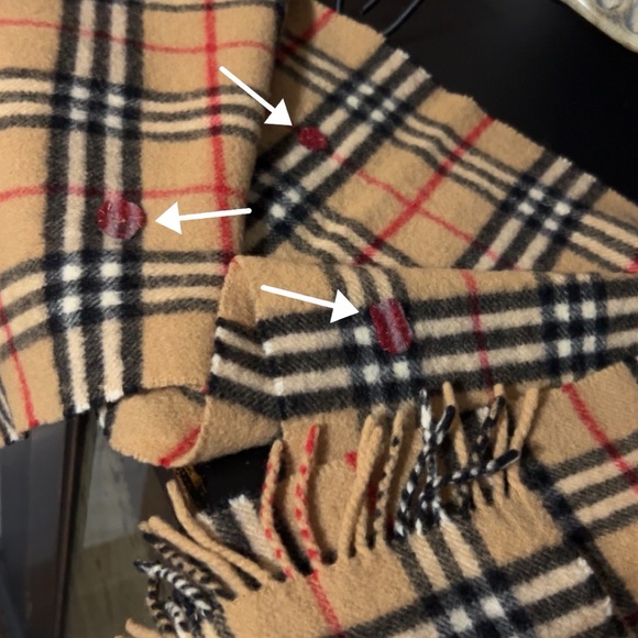 BURBERRYS Lamb’s Wool Scarf - Picture 5 of 5